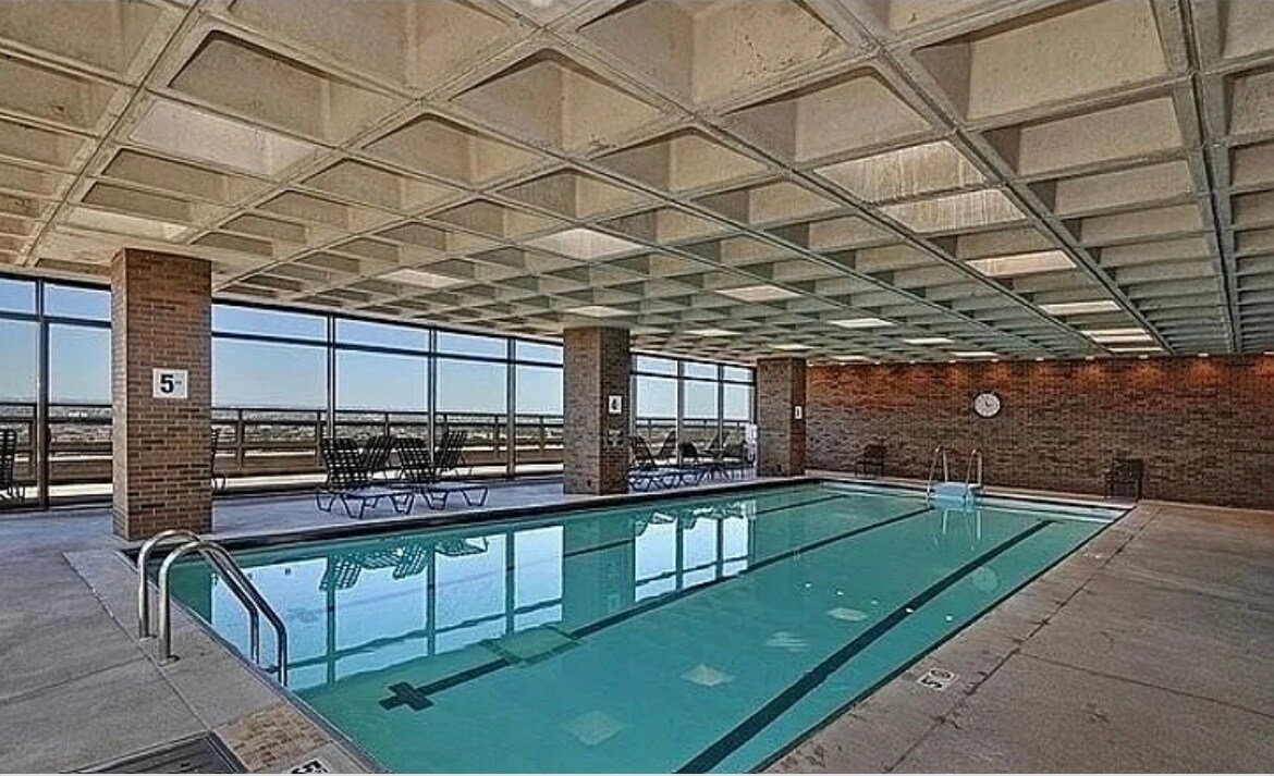 Building Photo - 2650 N Lakeview Ave