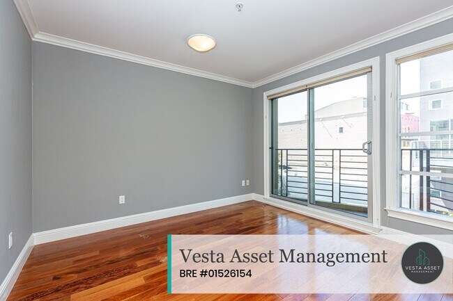 Building Photo - SPACIOUS TOP FLOOR 3 BED/2.5 BATH CONDO WI...