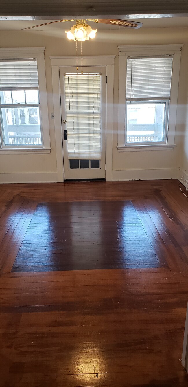 Building Photo - 36 Roberts St