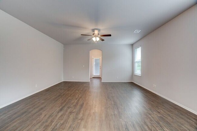 Building Photo - Unique 4/2/2 Near Downtown Tulsa!