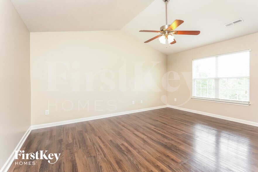 Building Photo - 6600 Maderia Ct