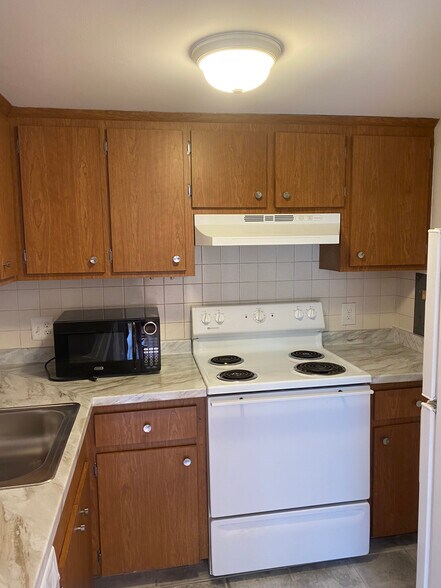 Building Photo - 518 Putnam Ave