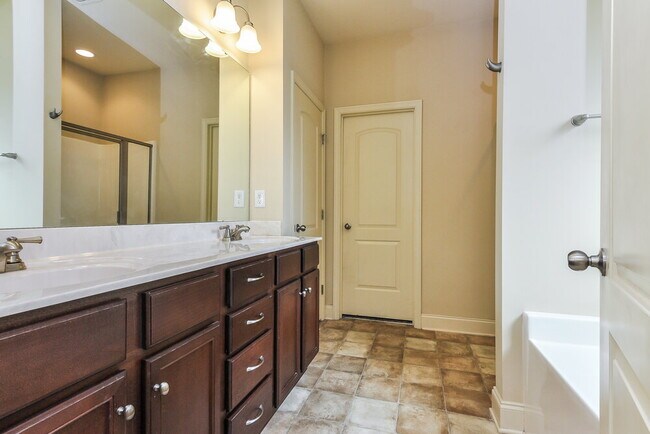 Building Photo - 12 Wensley Ct