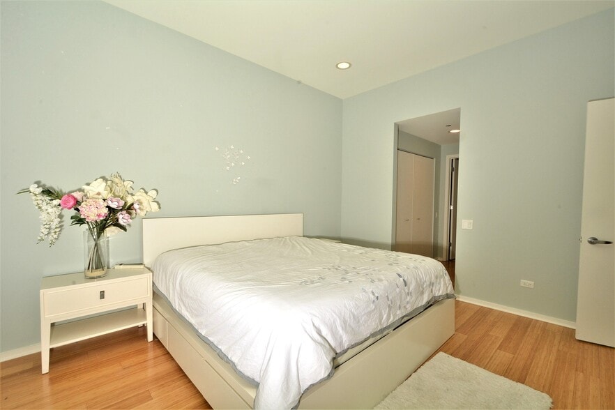 Building Photo - 65 E Monroe St