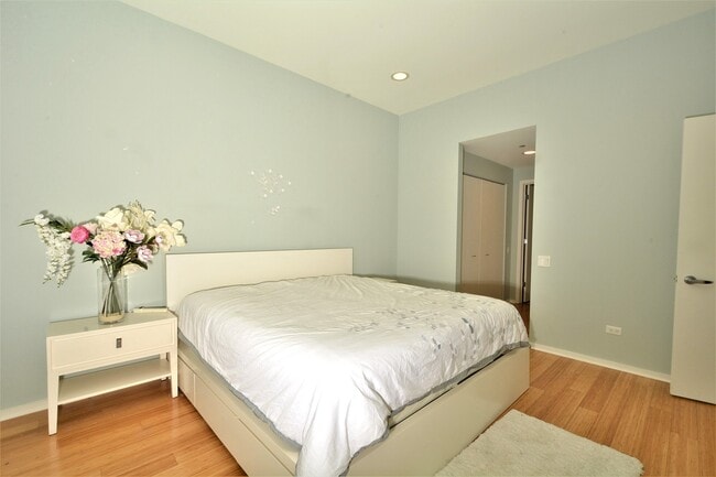 Building Photo - 65 E Monroe St