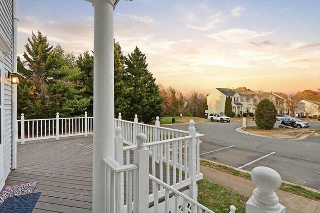 Building Photo - 15663 Viewpoint Cir