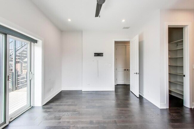 Building Photo - 3224 N Elston Ave