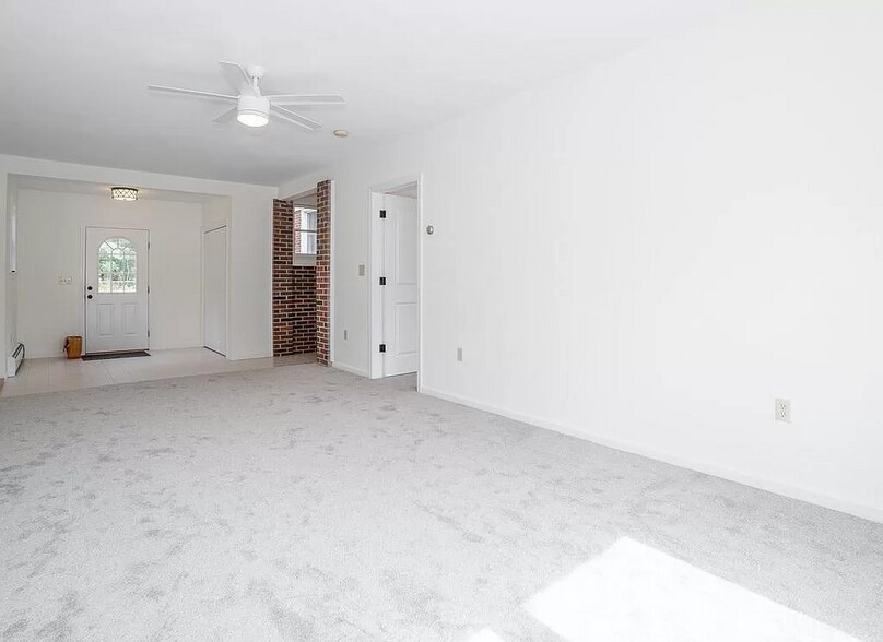 Building Photo - 39 Jackson St