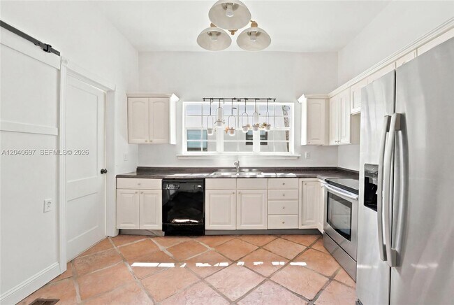 Building Photo - 160 NE 44th St