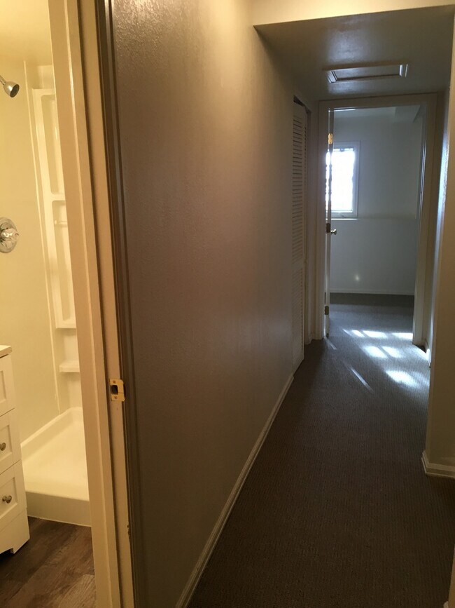 Building Photo - Darling 3 bedroom, 3 bath Louisville Townhome Available June 7