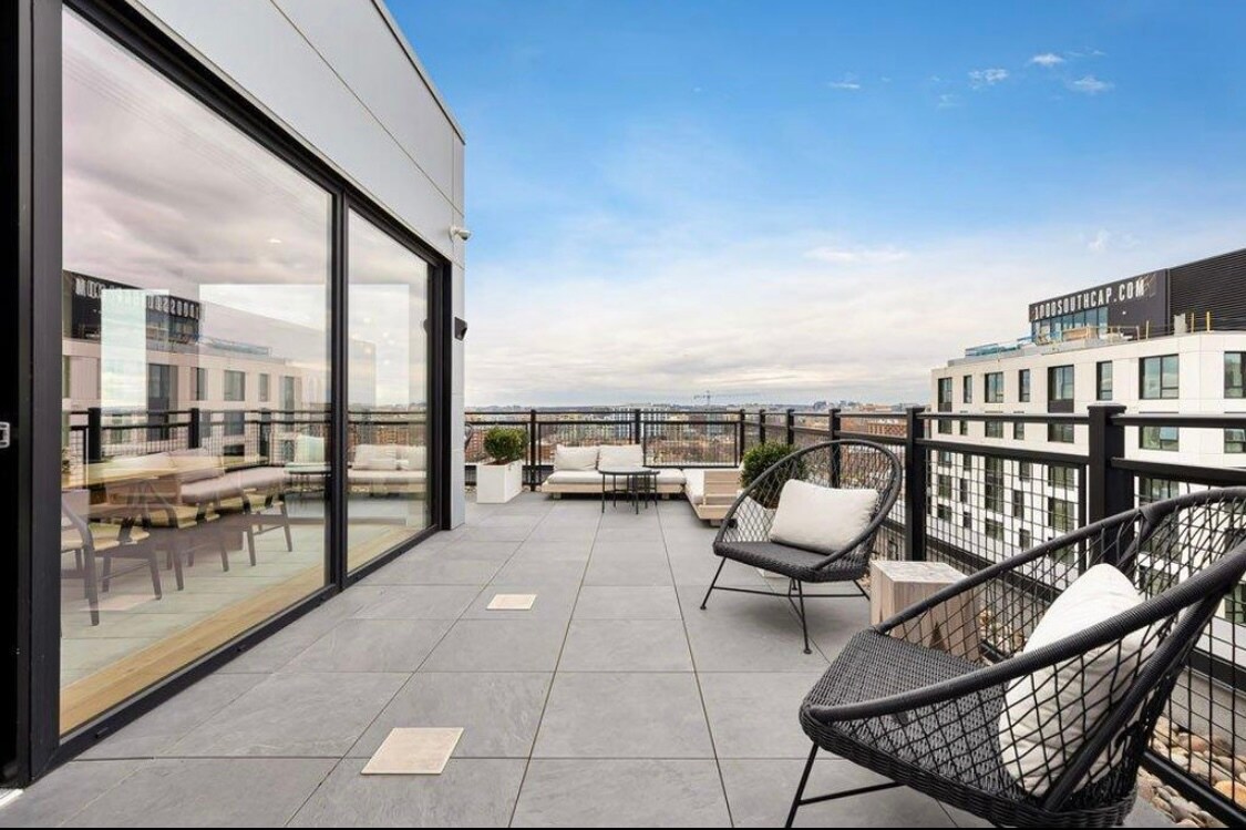 Sun Deck (Penthouse) - 37 L St SE