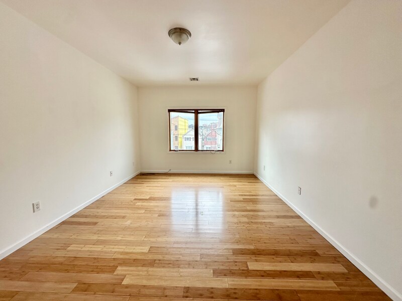 Building Photo - 41-43-43 Manufacturers Pl