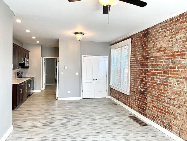 Building Photo - 5011 Devonshire Ave