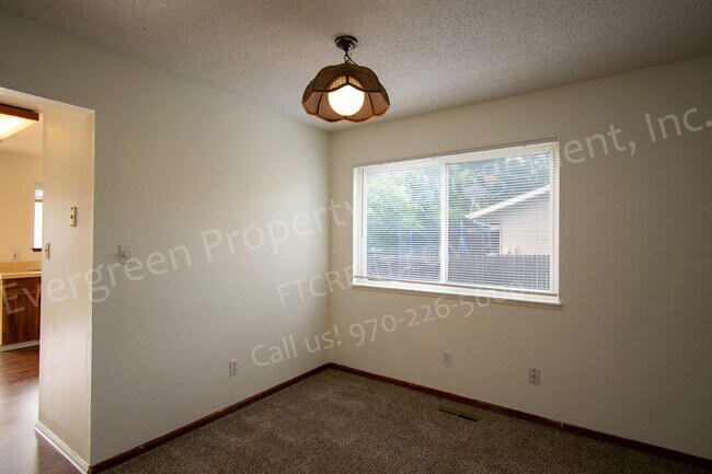 Building Photo - 704 Ponderosa Dr