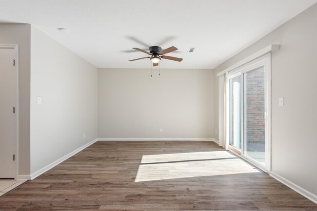 Building Photo - 2909 La Villas Dr