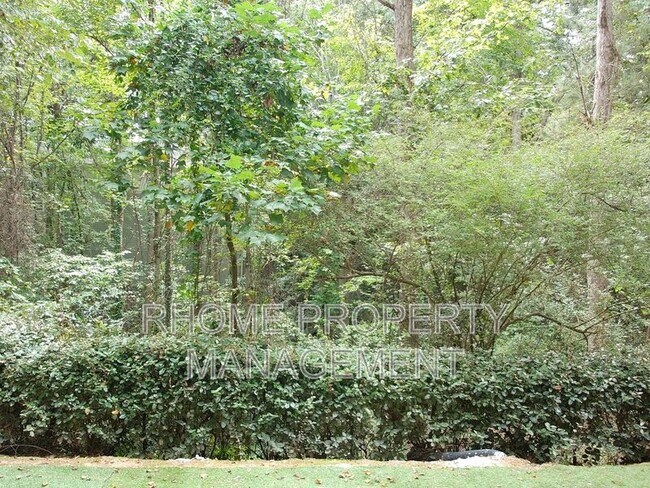 Building Photo - 2400 Cumberland Pkwy SE