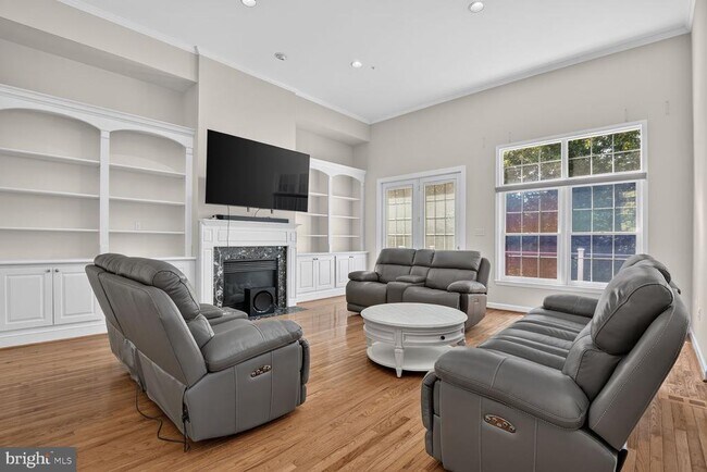 Building Photo - 11432 Cedar Ridge Dr