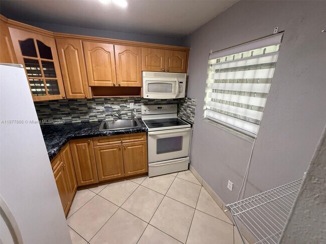 Building Photo - 1325 W 68th St