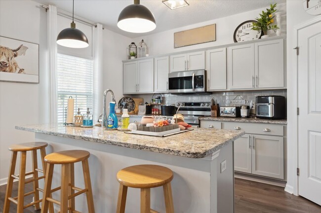 Kitchen Island - 58 Summerhill Dr NE