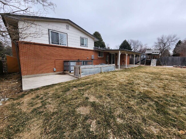 Building Photo - Spacious 5 Bed Home with Finished Basement, Multiple Living Areas & Private Backyard