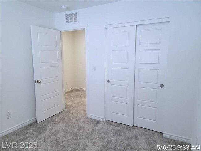 Building Photo - BRAND NEW 3 BED, 2.5 BATH TOWNHOME IN NW L...
