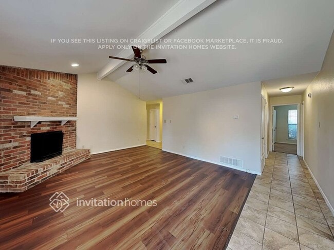 Building Photo - 1229 N Creek Dr