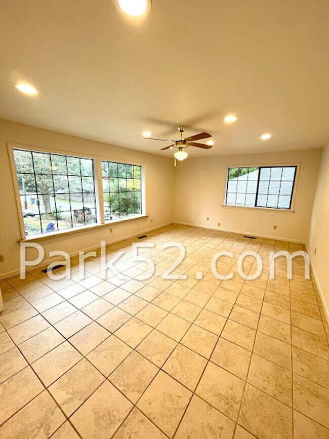 Building Photo - 1/2 Off First Full Month! 4 Bedroom Single...