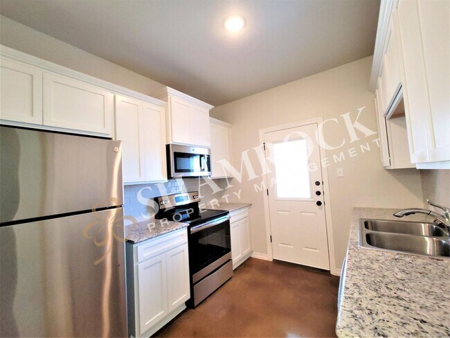 Building Photo - 1002 Sparrow Cove