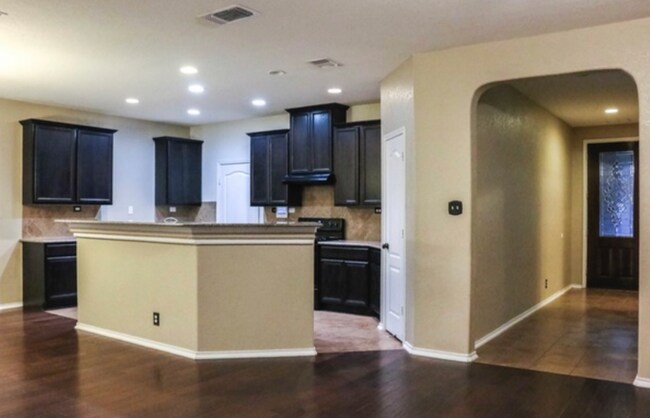 Building Photo - BEAUTIFUL  4 bedroom, 3 FULL bath