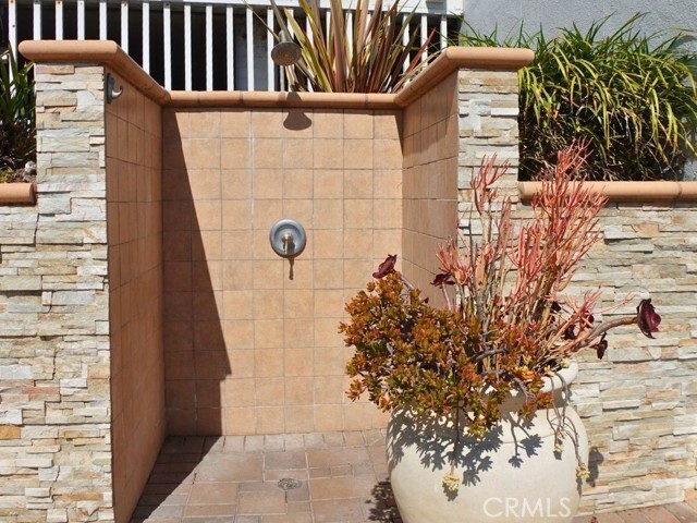 Building Photo - 640 The Village