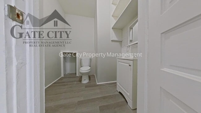 Building Photo - 1006 Holton Pl