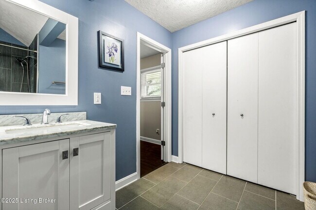 Building Photo - 8715 US-42