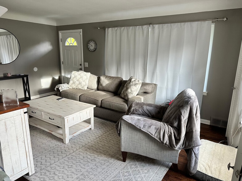Living Room - 1148 Beech St