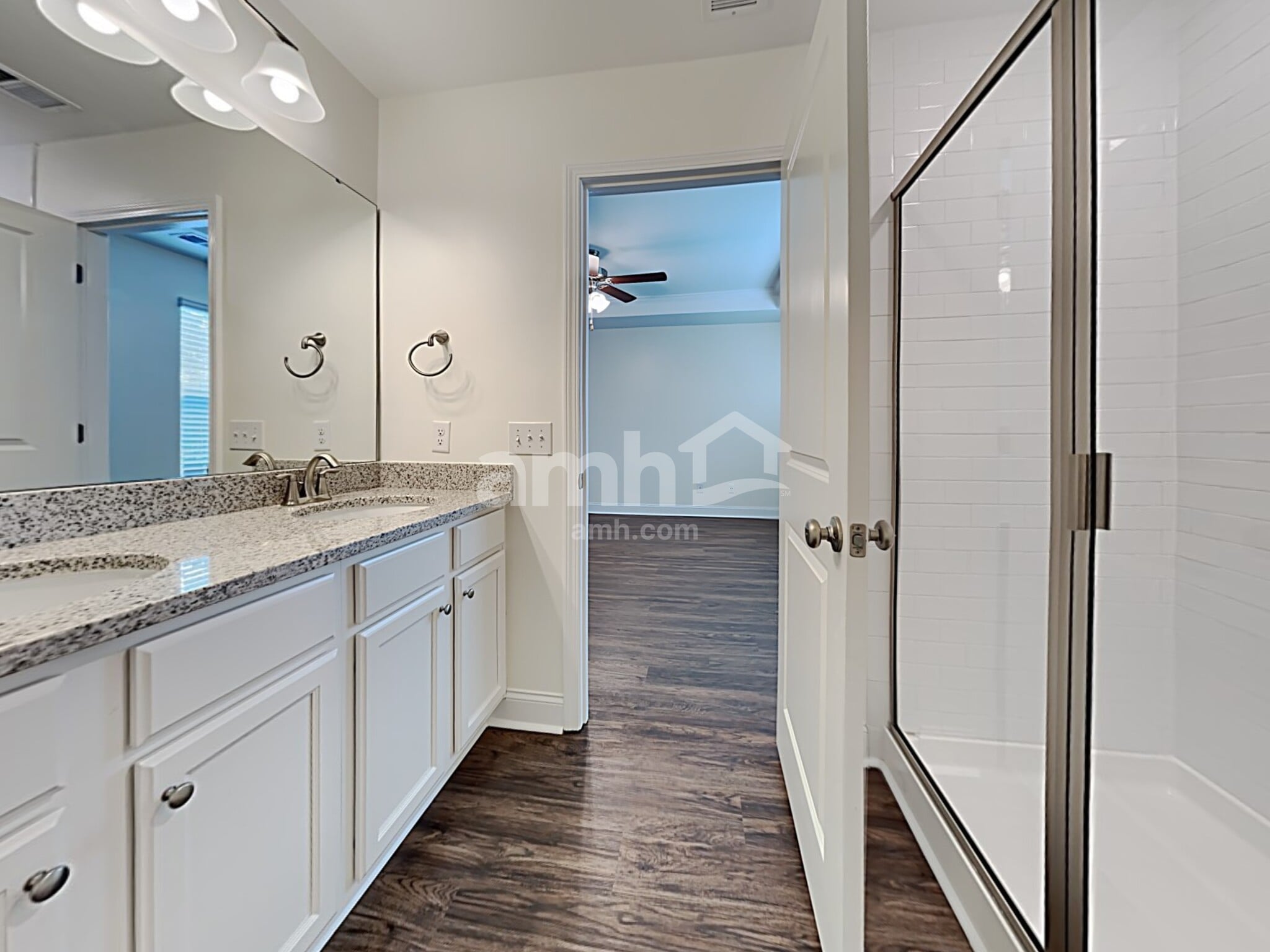 Building Photo - 615 W Lionel Rd