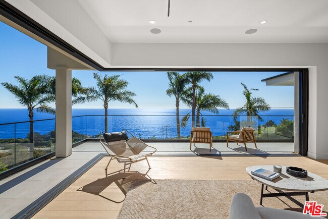Building Photo - 4732 Avenida Del Mar
