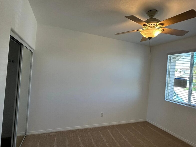Building Photo - 40750 Hilton Head Ct