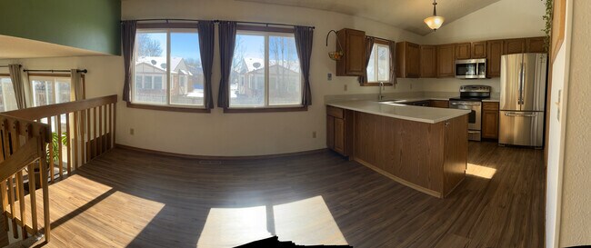 Open floorplan for easy communication and serving dinner - 2619 15th Ave