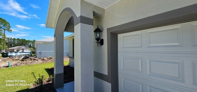 Building Photo - New 3/2/2.5 Home with Upgrades