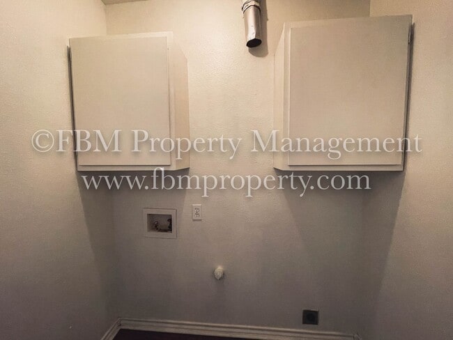 Building Photo - 204-206 West Lamar St