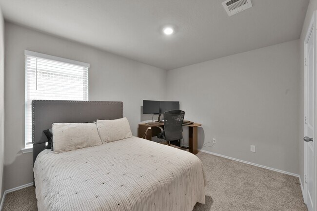 Building Photo - 13916 Great Pnes Ct