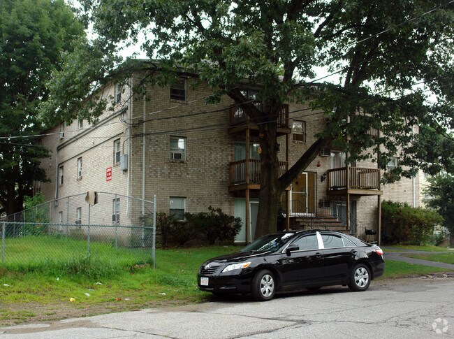 Building Photo - 101 Shawsheen Rd