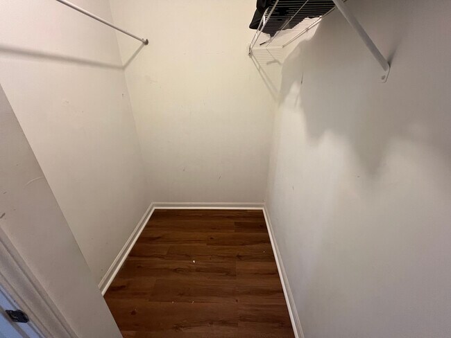 Building Photo - Room in House on Hillboro Cir SW