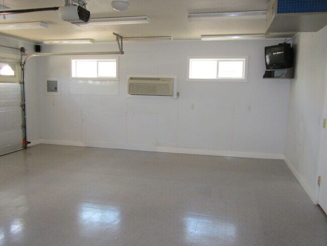 Building Photo - 2172 Tahoe Pl