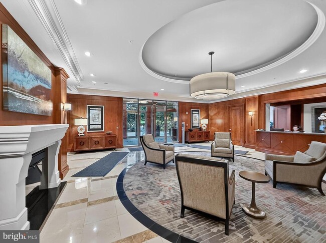 Building Photo - 8220 Crestwood Heights Dr