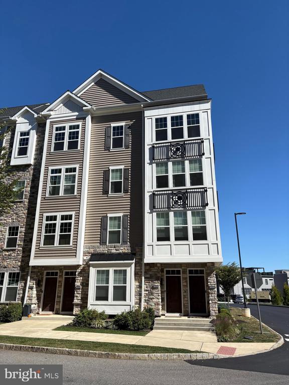 Building Photo - 202 Charles Ellis Dr