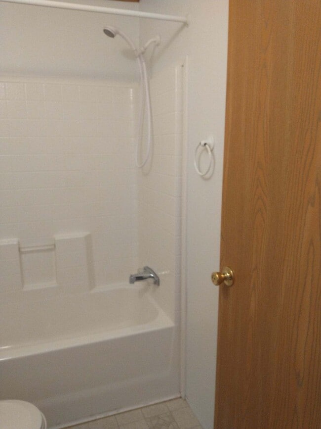 Building Photo - 5420 S View Rd