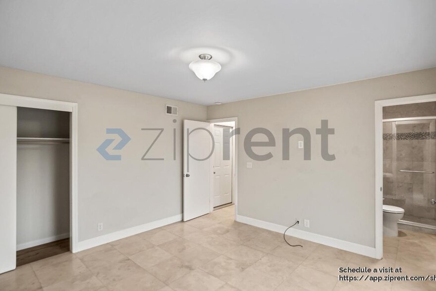 Building Photo - 48 N Lake Dr