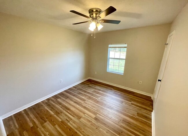 Building Photo - 3 Bed/1.5 Bath Available in Downtown Brandon!