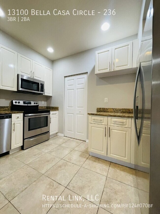 Building Photo - 13100 Bella Casa Cir