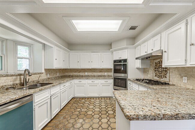 Building Photo - 102 Butlers Ct